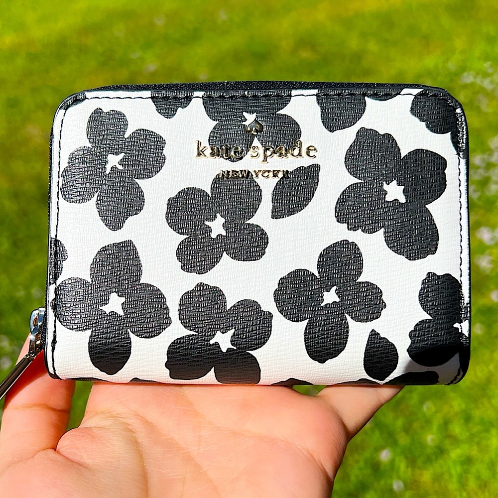 NWT - Kate Spade Darcy Small Zip Wallet